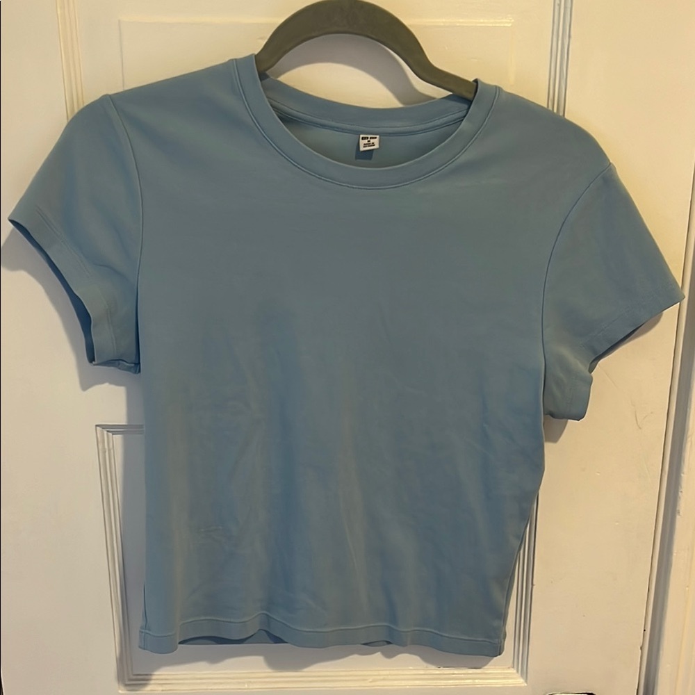 Uniqlo Light Blue Fitted Short Sleeve Tee